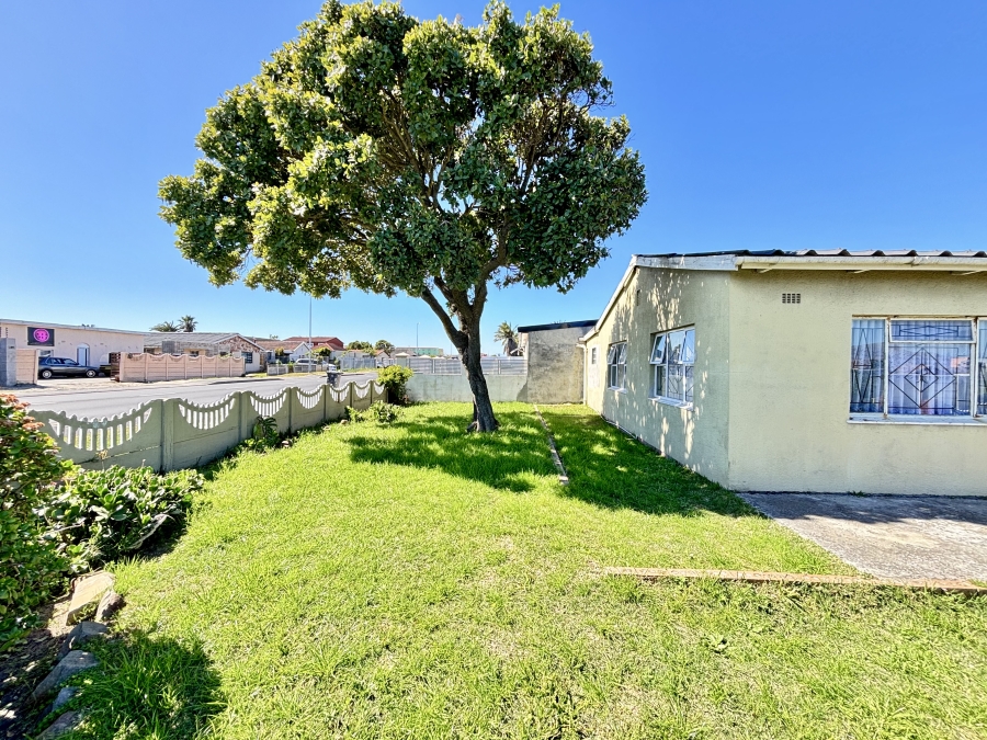 4 Bedroom Property for Sale in Lotus River Western Cape